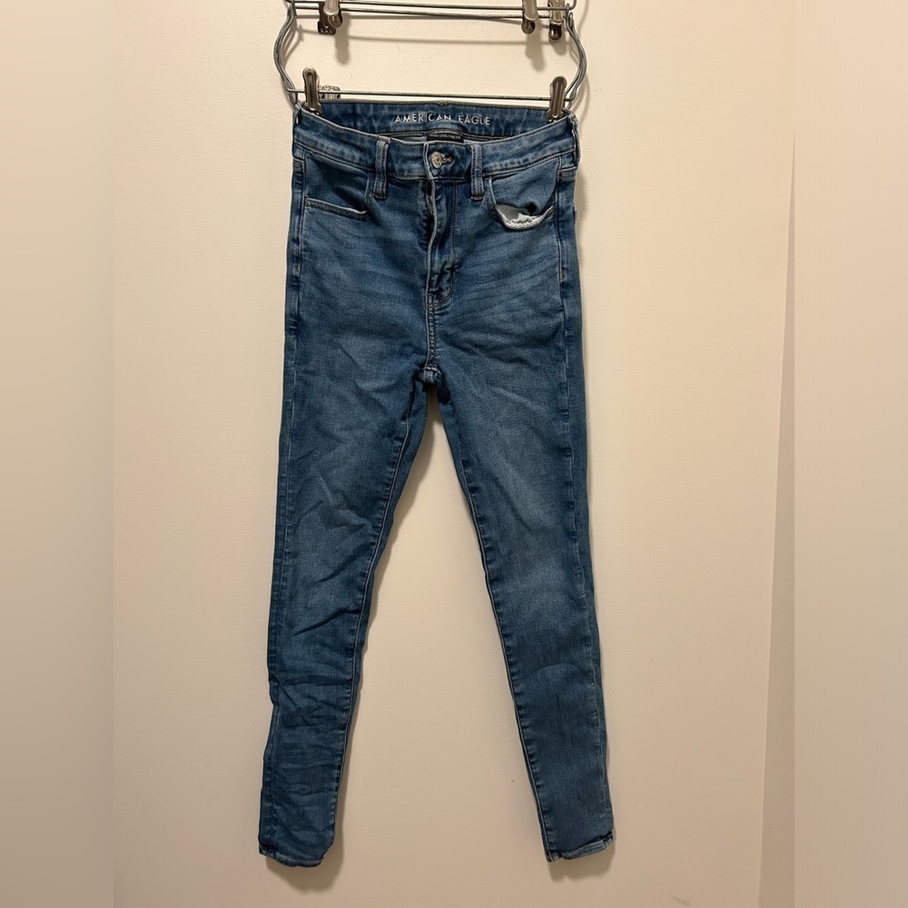 american eagle size 2 skinny jeans!